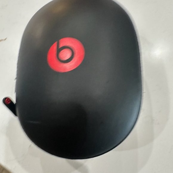 Beats Studio Wireless Over-Ear Headphone - Matte Black (Old Model) - Picture 4 of 4